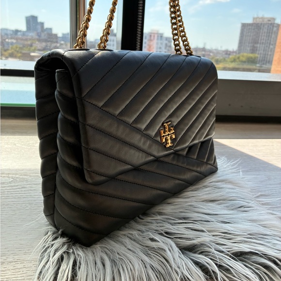 Tory Burch Black Kira Chevron Shoulder Bag - Picture 5 of 7